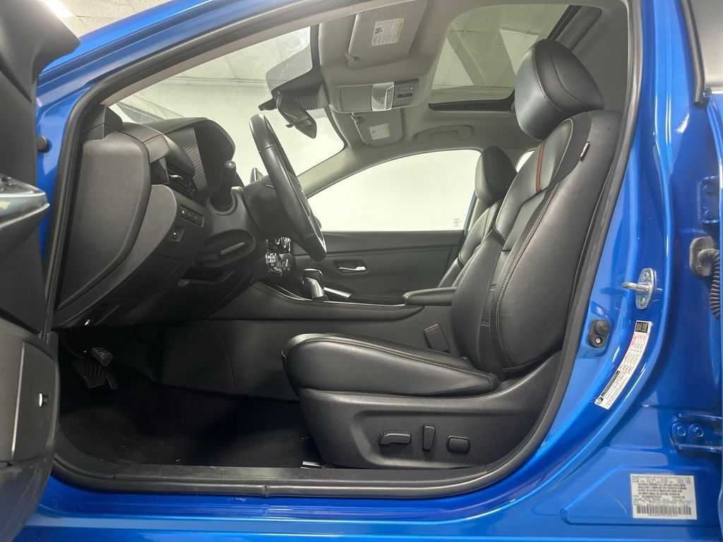Used 2025 Nissan Sentra SR w/ SR Premium Package FWD image 17