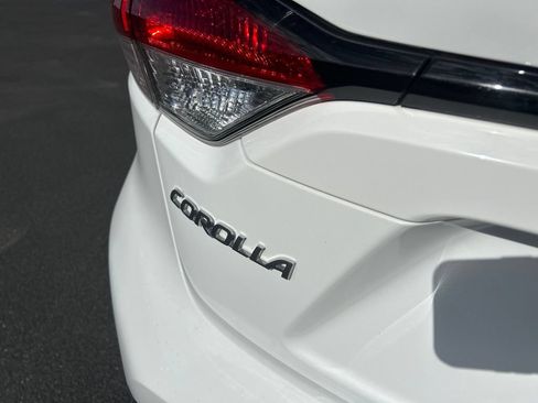 Used 2021 Toyota Corolla LE w/ Carpet Mat Package (TMS) FWD image 9