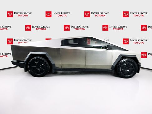 Used 2024 Tesla Cybertruck AWD Crew Cab image 4