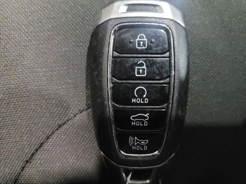 Used 2021 Hyundai Elantra SEL image 32