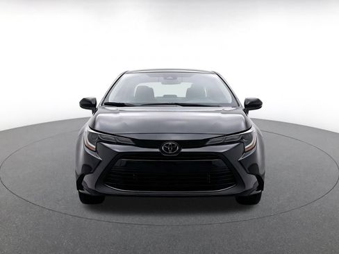 Used 2025 Toyota Corolla LE FWD image 2