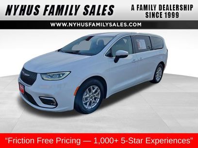 Used 2023 Chrysler Pacifica Touring-L