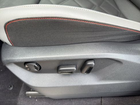 Used 2024 Volkswagen Atlas Peak Edition SE image 21