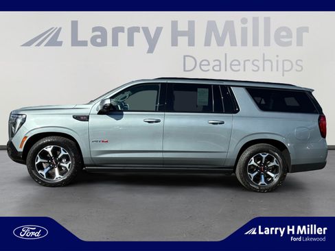 Used 2025 GMC Yukon XL AT4 image 2