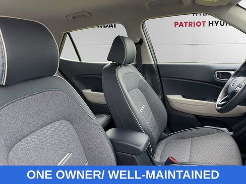 Used 2023 Hyundai Venue Limited FWD image 13