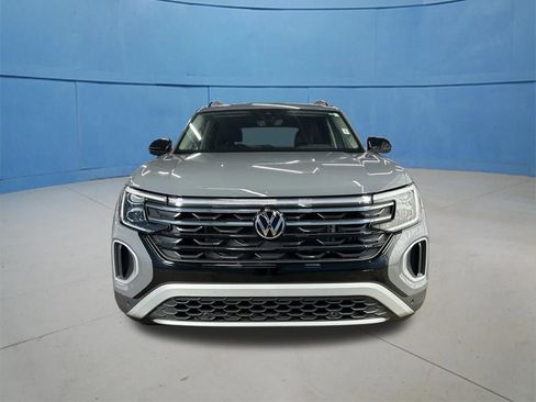 Used 2024 Volkswagen Atlas Peak Edition SE AWD/4WD image 4
