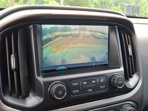 Used 2018 Chevrolet Colorado Z71 RWD image 18