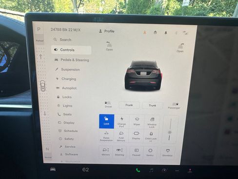 Used 2022 Tesla Model X image 34