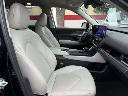 Used 2024 Toyota Grand Highlander AWD image 29