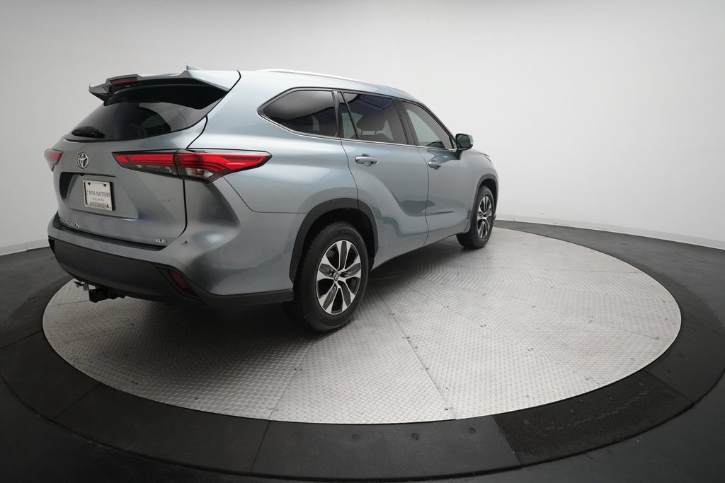 Used 2020 Toyota Highlander XLE FWD image 36