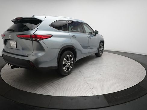 Used 2020 Toyota Highlander XLE FWD image 36