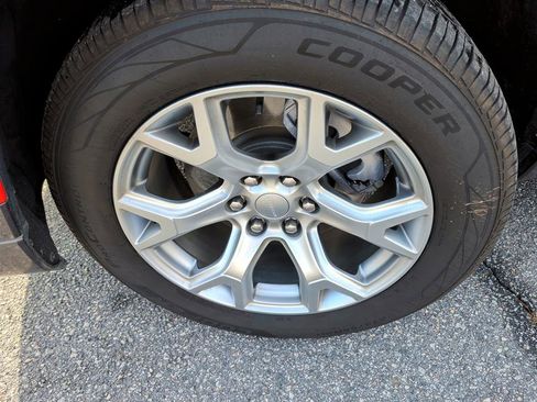 Used 2022 Jeep Wagoneer Series II w/ Flexible Seating Group image 7