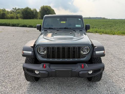 Used 2025 Jeep Wrangler Unlimited Rubicon w/ Convenience Group AWD/4WD image 24