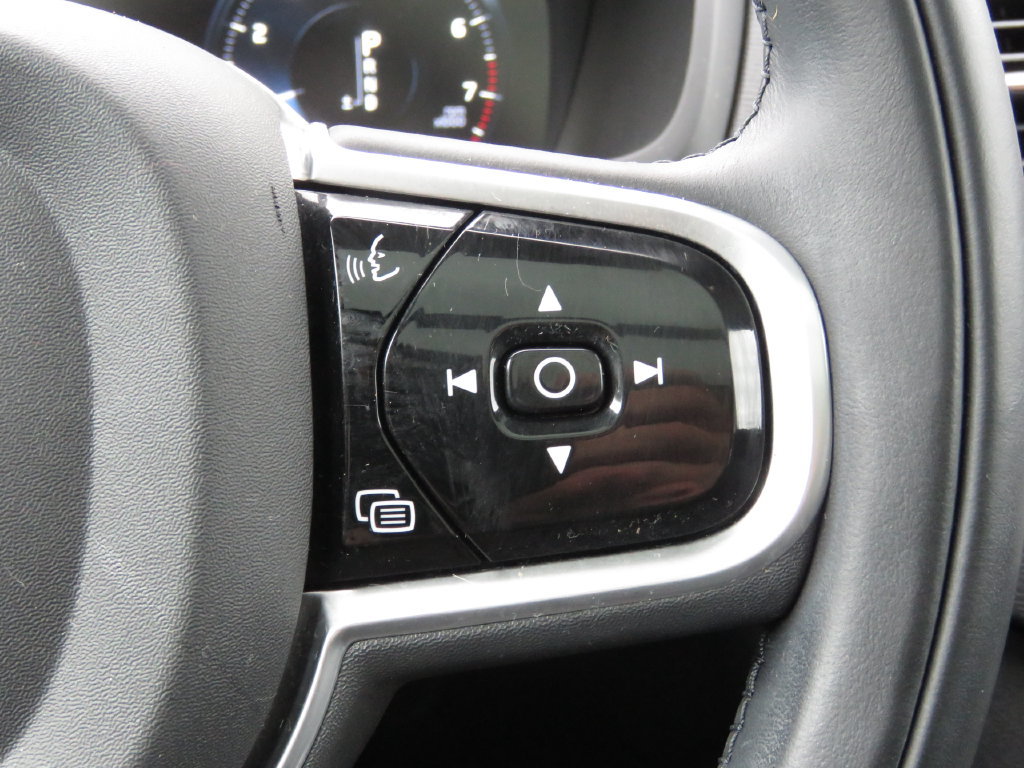 Used 2022 Volvo XC90 T5 Momentum AWD/4WD image 25