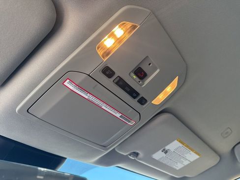 Used 2024 Toyota Highlander LE image 31