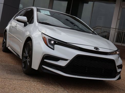 Used 2025 Toyota Corolla XSE image 7