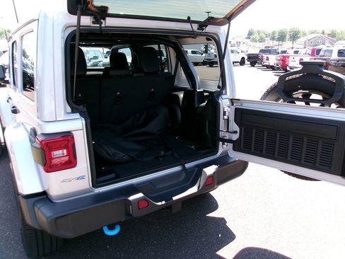 Used 2023 Jeep Wrangler Unlimited Sahara w/ Cold Weather Group AWD/4WD image 17
