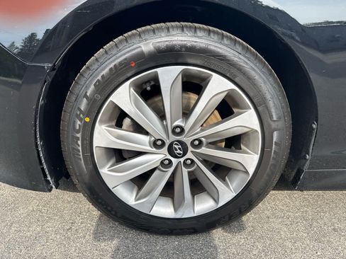 Used 2015 Hyundai Sonata Sport w/ Option Group 04 FWD image 9