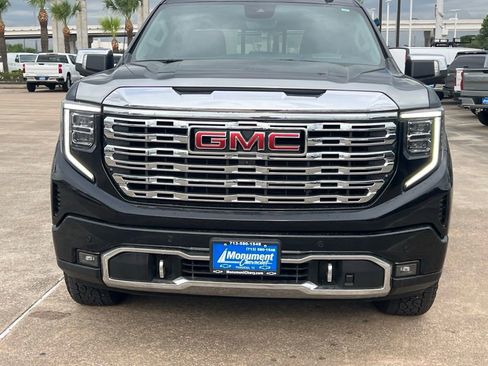 Used 2023 GMC Sierra 1500 Denali w/ Technology Package AWD/4WD image 3