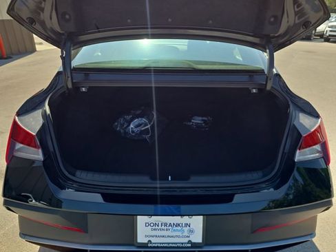 New 2026 Hyundai Elantra SEL Sport FWD image 9