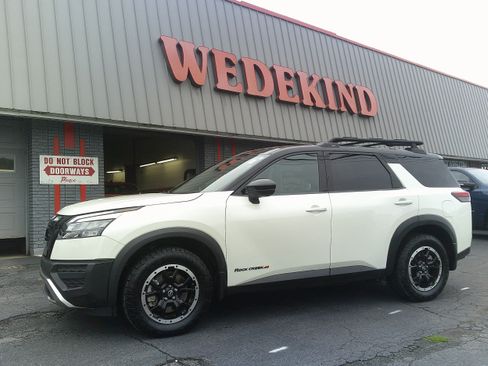Used 2024 Nissan Pathfinder Rock Creek AWD/4WD image 3