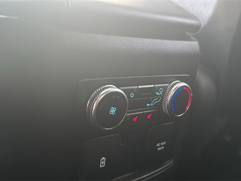 Used 2020 Ford Explorer Platinum w/ Premium Technology Package image 21