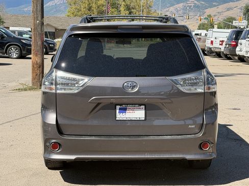 Used 2011 Toyota Sienna SE w/ Preferred Pkg FWD image 5
