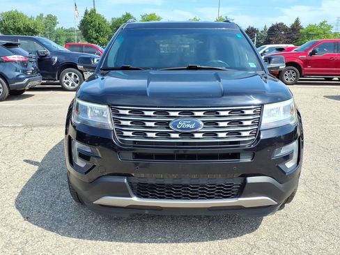 Used 2017 Ford Explorer XLT w/ Equipment Group 202A AWD/4WD image 8
