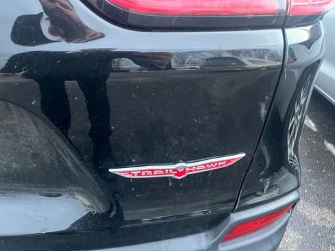 Used 2019 Jeep Cherokee Trailhawk w/ Comfort/Convenience Group image 18