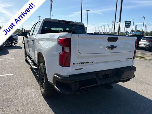 Used 2024 Chevrolet Silverado 1500 Custom Trail Boss w/ Dark Appearance Package AWD/4WD image 5