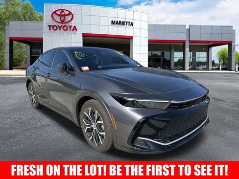 Used 2023 Toyota Crown Limited image 1