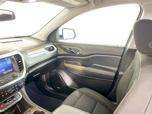 Used 2023 GMC Acadia SLE w/ Driver Convenience Package image 31