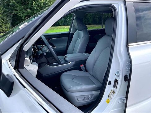 Certified 2026 Toyota Highlander XLE AWD/4WD image 10