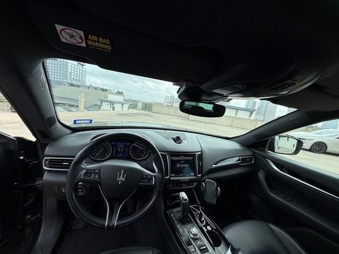Used 2020 Maserati Levante AWD/4WD image 9