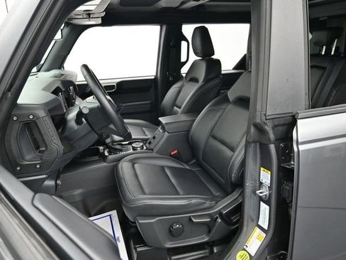 Used 2025 Ford Bronco Badlands image 11