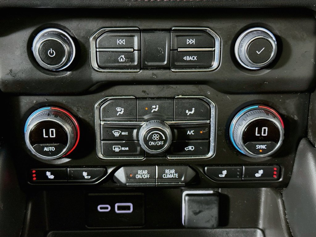 Used 2024 Chevrolet Suburban RST w/ Luxury Package AWD/4WD image 16