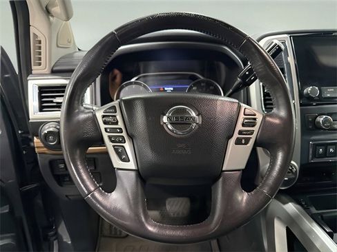 Used 2020 Nissan Titan SL w/ Moonroof Package image 17