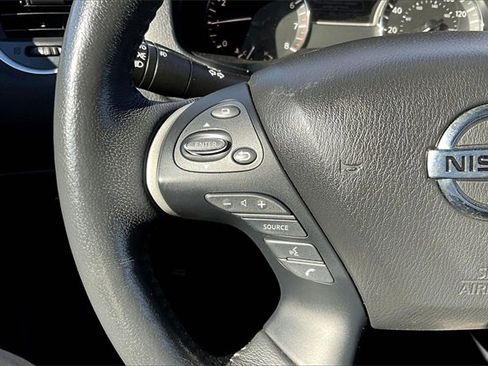 Used 2018 Nissan Pathfinder SL image 13
