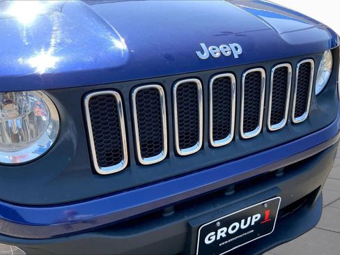 Used 2016 Jeep Renegade Latitude FWD image 30