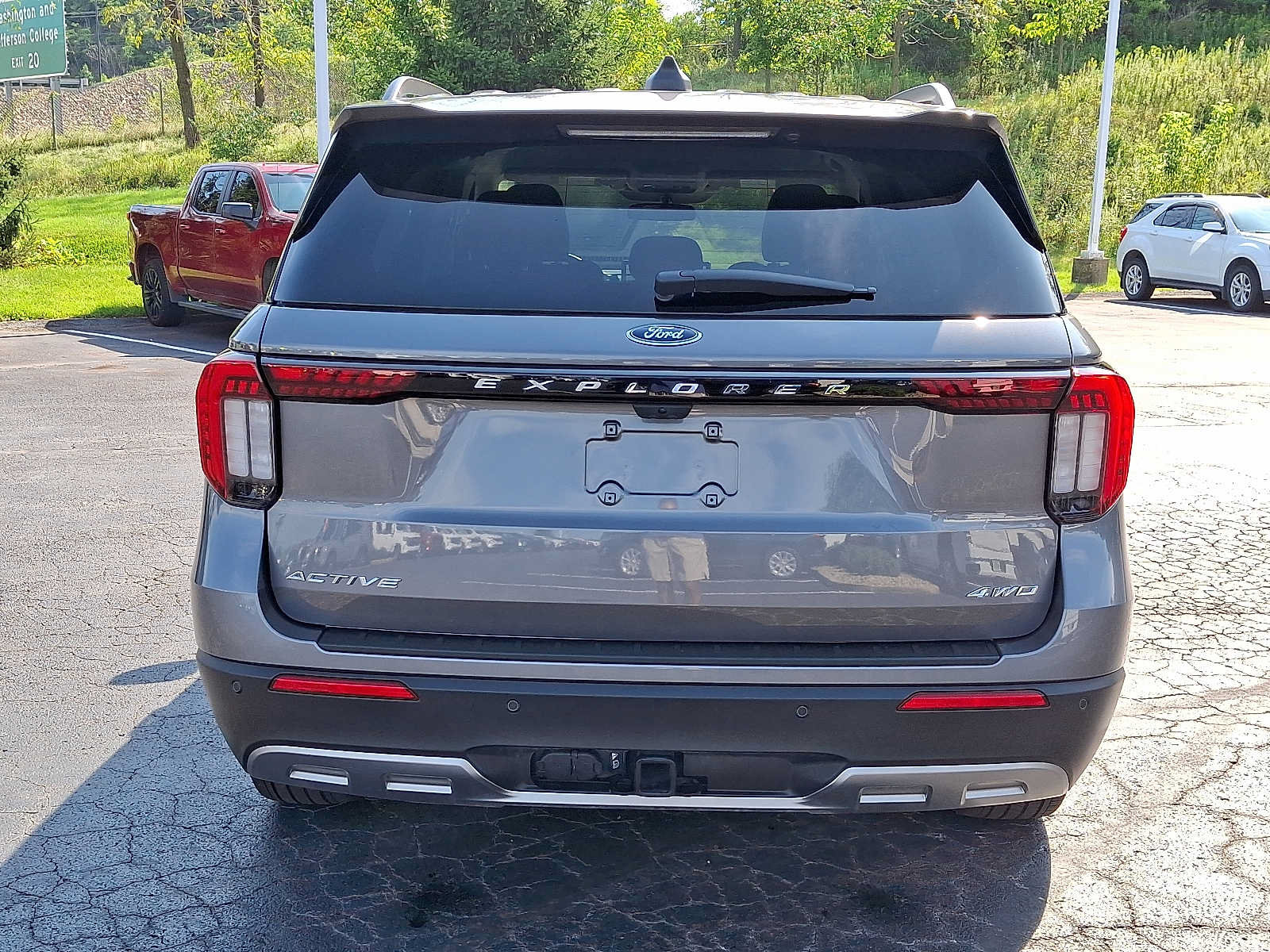Used 2025 Ford Explorer Active w/ Active Comfort Package AWD/4WD image 5