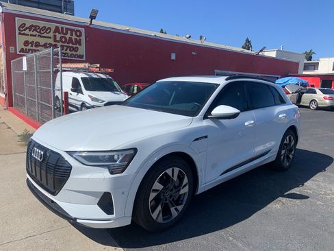 Used 2021 Audi e-tron Premium w/ Convenience Plus Package AWD/4WD image 3