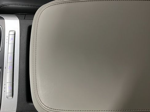 Used 2024 Kia Carnival LX FWD image 19