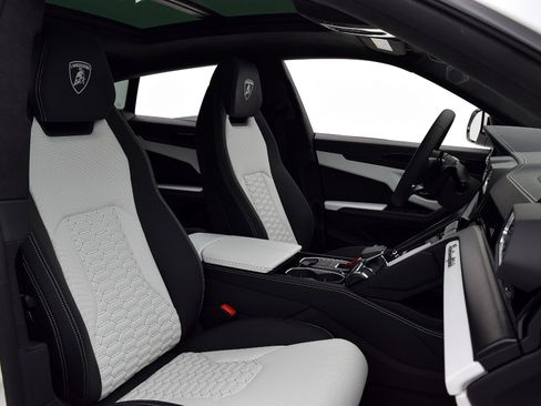 Used 2021 Lamborghini Urus image 31