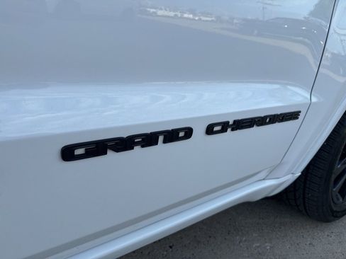 Used 2021 Jeep Grand Cherokee Laredo X image 28