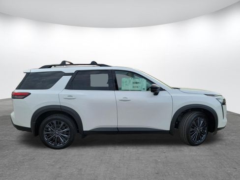 New 2026 Nissan Pathfinder SL FWD image 4