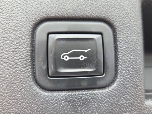 Used 2020 Chevrolet Equinox LT FWD image 23