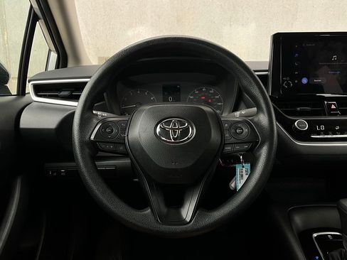 Used 2025 Toyota Corolla LE image 28