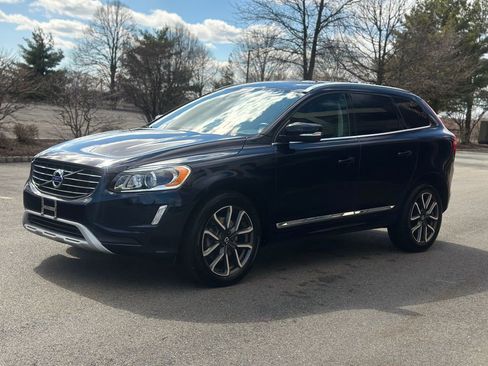 Used 2017 Volvo XC60 T6 Dynamic w/ Preferred Option Package AWD/4WD image 4
