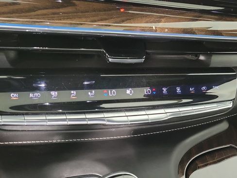 Used 2023 Cadillac Escalade Premium Luxury Platinum w/ LPO, Floor Liner Package AWD/4WD image 29