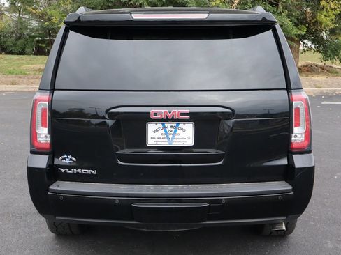 Used 2018 GMC Yukon SLT w/ Premium Edition image 6